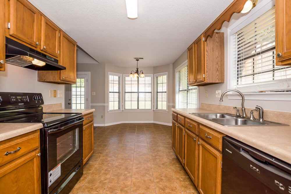 390 Cherry Tree Ln - Photo 5 of 15