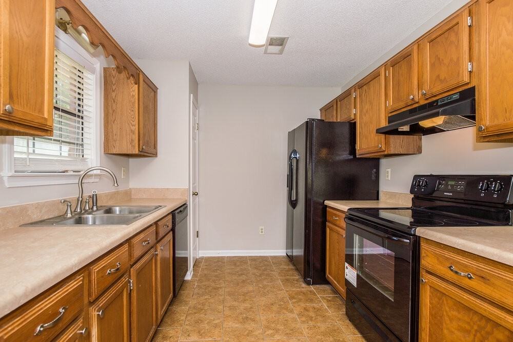 390 Cherry Tree Ln - Photo 6 of 15