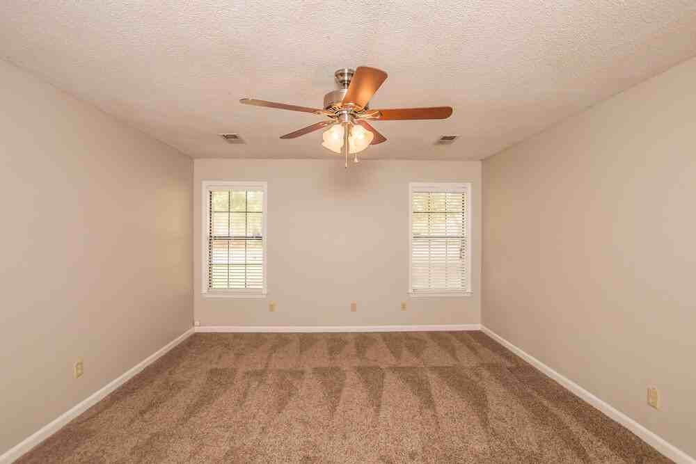 390 Cherry Tree Ln - Photo 7 of 15