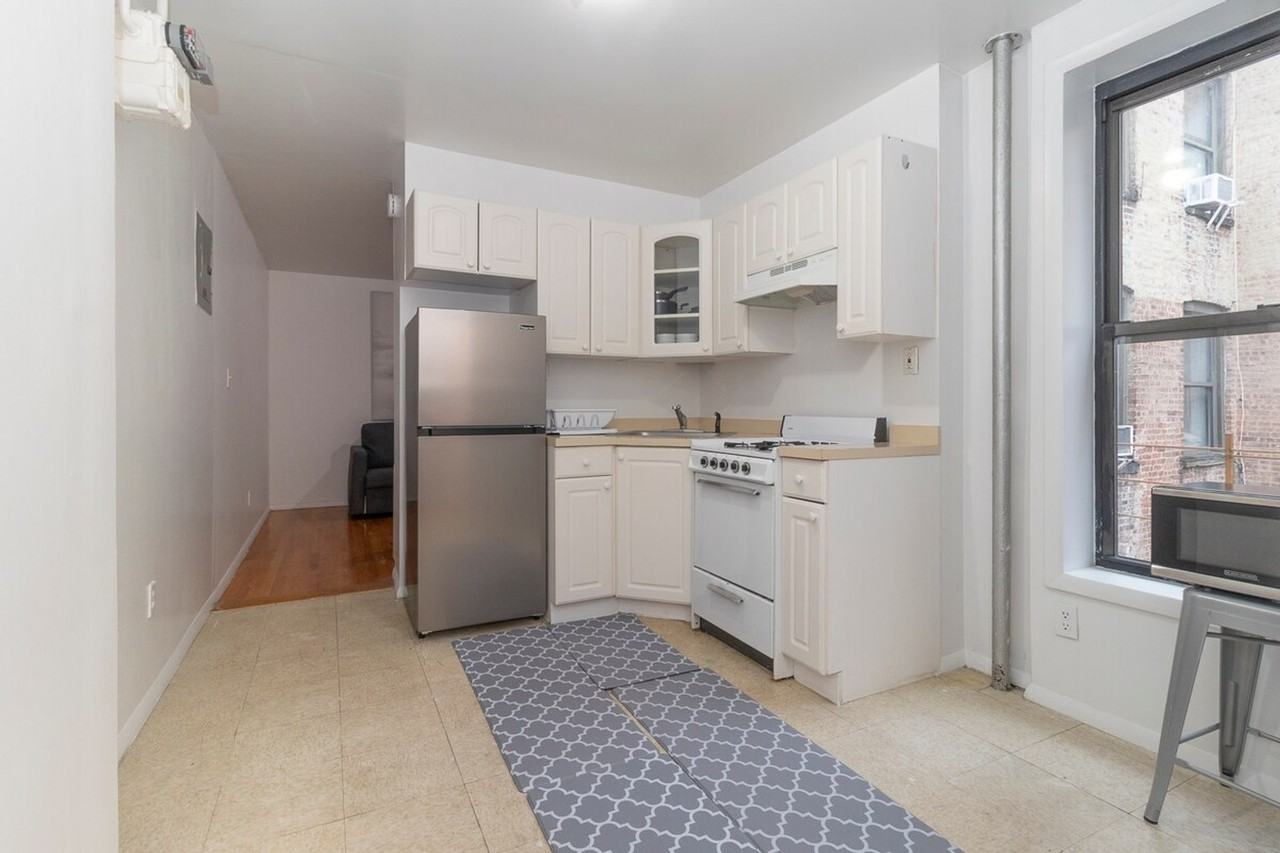 317 E 93rd St #1058690P - Photo 6 of 33