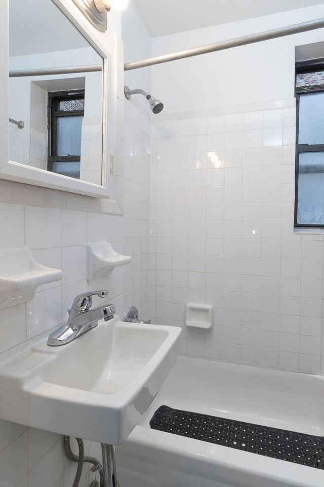 317 E 93rd St #1058690P - Photo 7 of 33