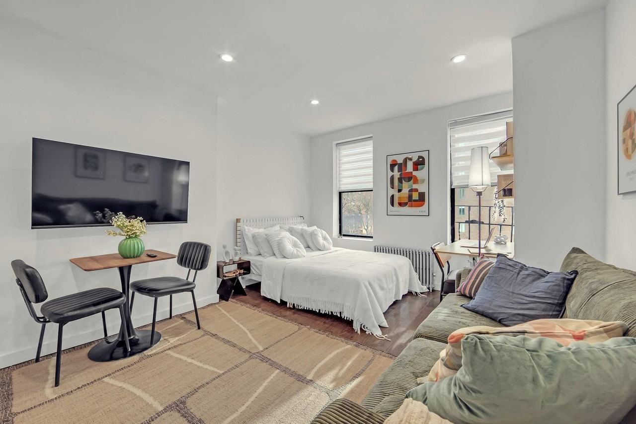 534 E 14th St #1497729P - Photo 5 of 13