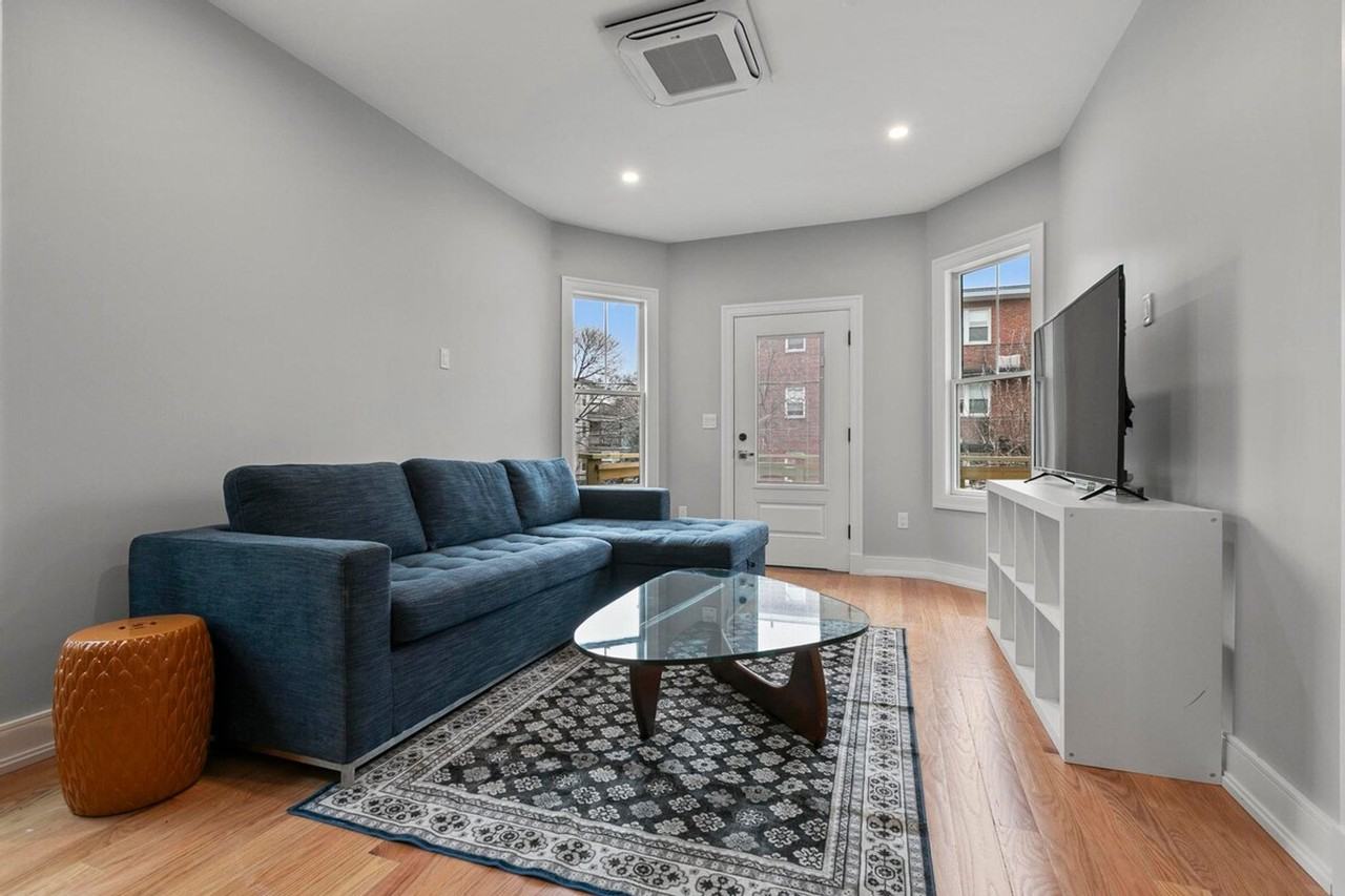 11 Annapolis St #1355135P - Photo 3 of 38