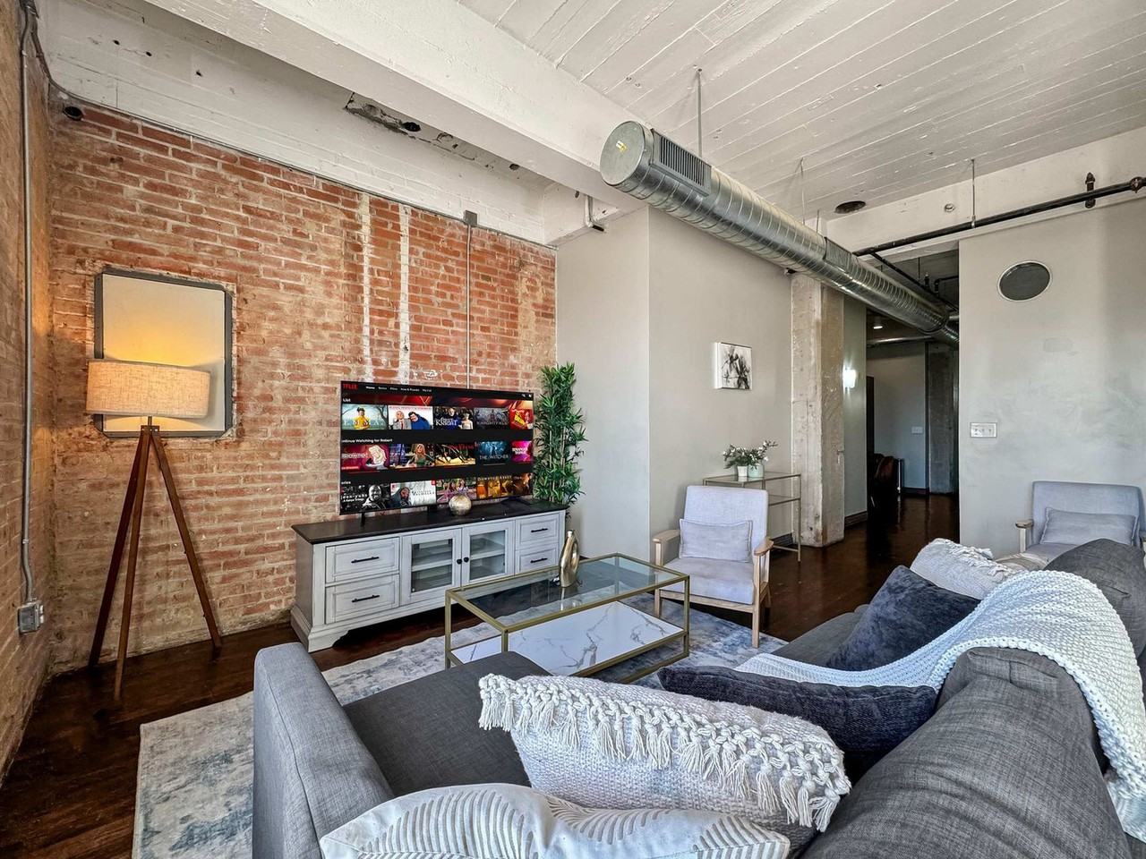 555 Evergreen Street - Photo 2 of 38