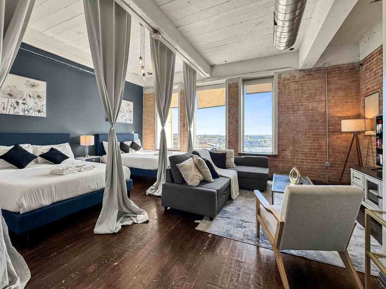 555 Evergreen Street - Photo 5 of 24