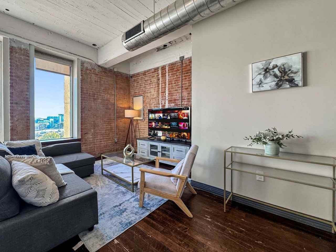 555 Evergreen Street - Photo 6 of 24