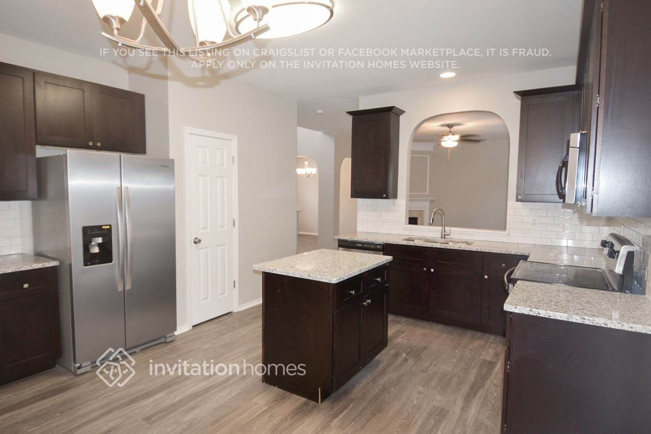 5431 Seaspray Ln - Photo 3 of 11