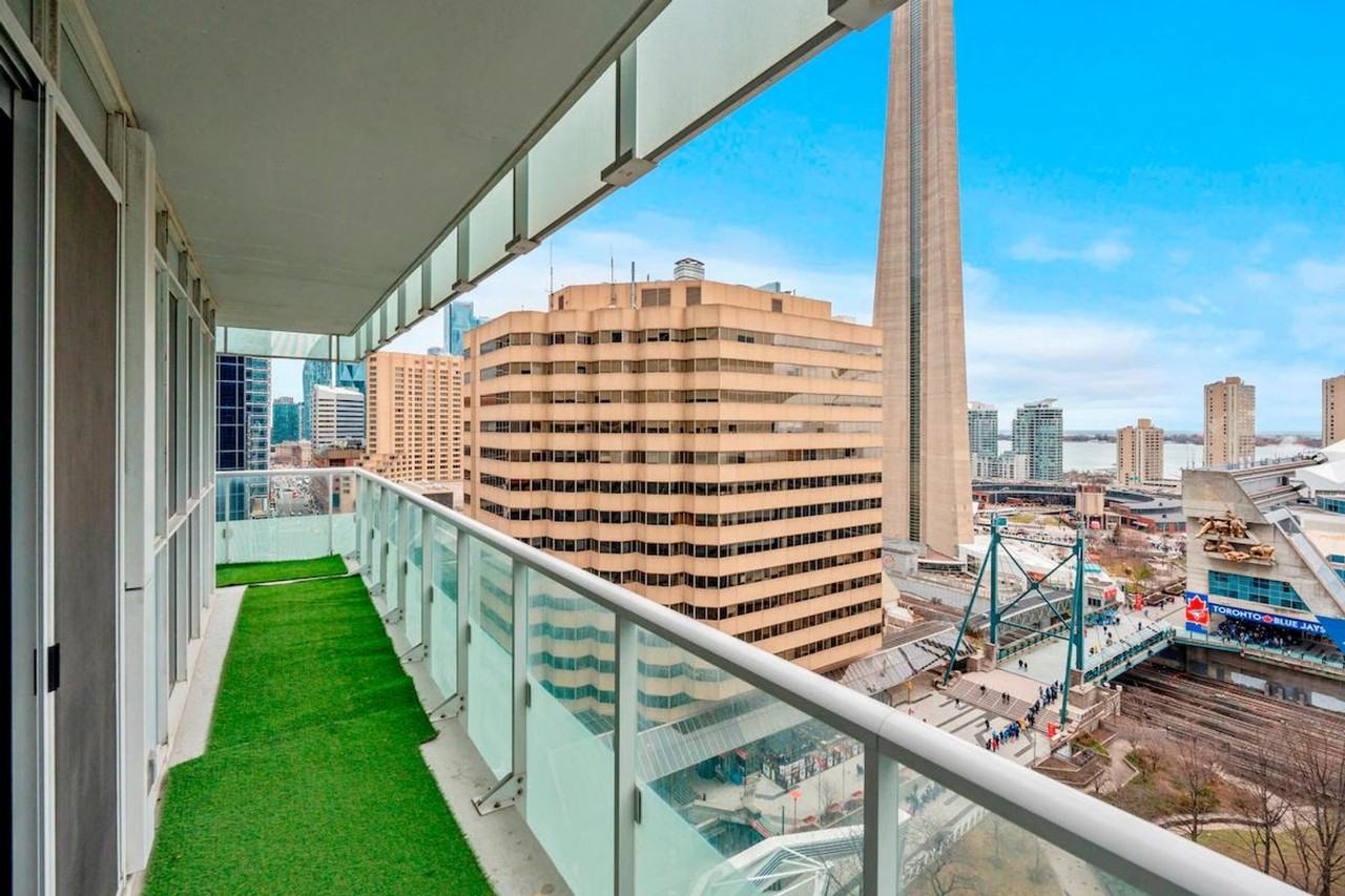 277 Front St W #1376721P - Photo 2 of 19