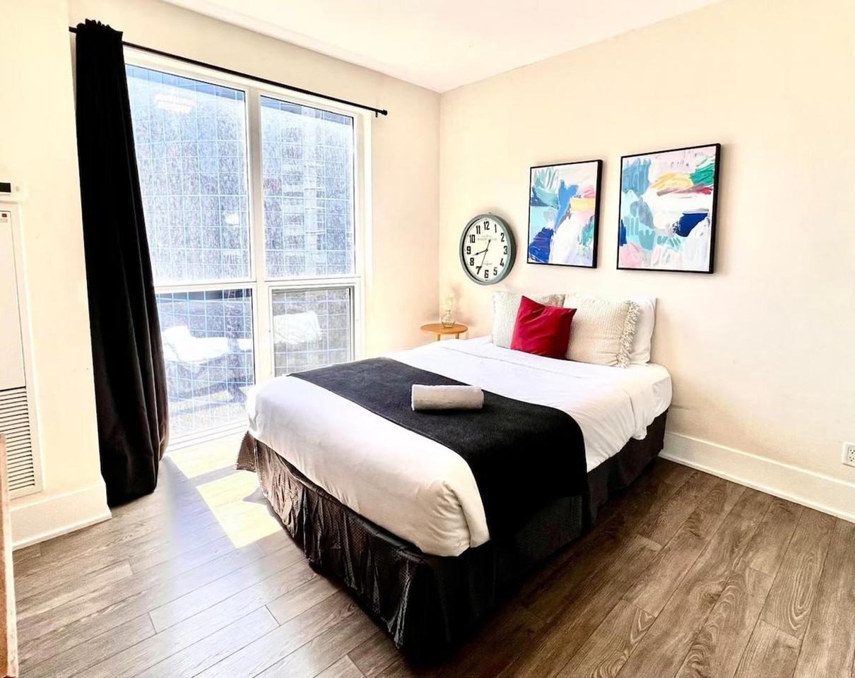 277 Front St W #1376721P - Photo 3 of 19