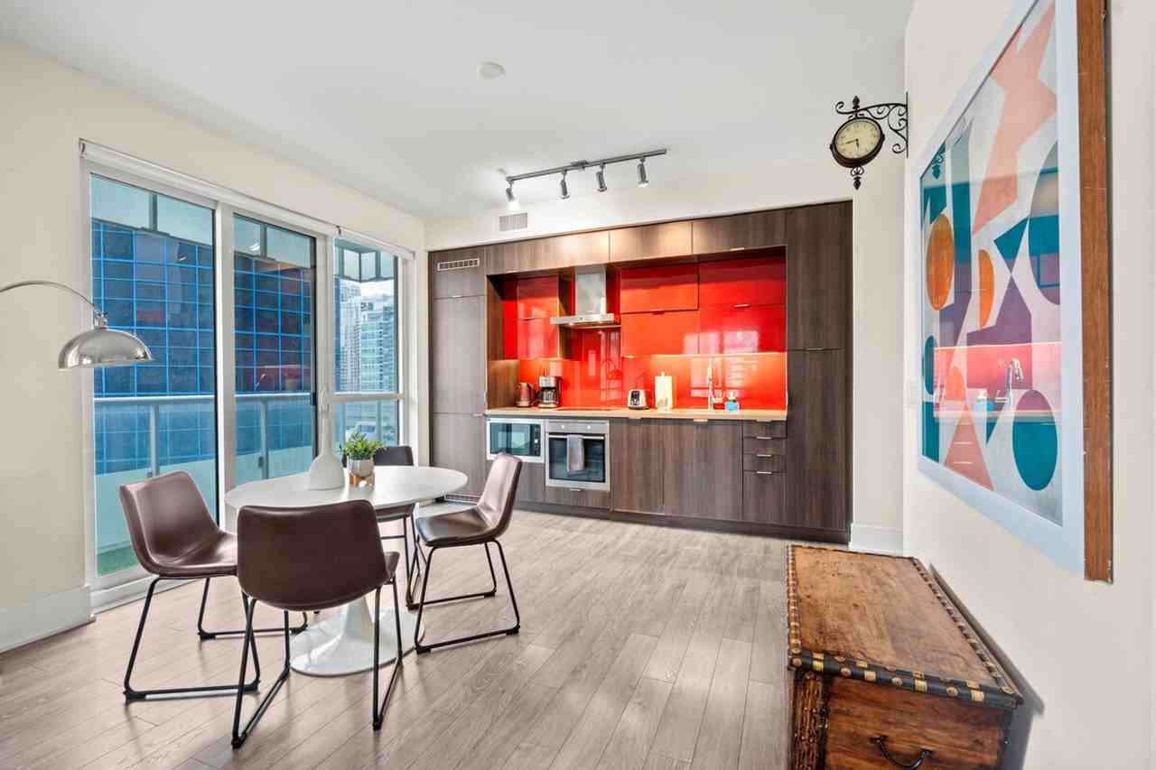 277 Front St W #1376721P - Photo 7 of 19