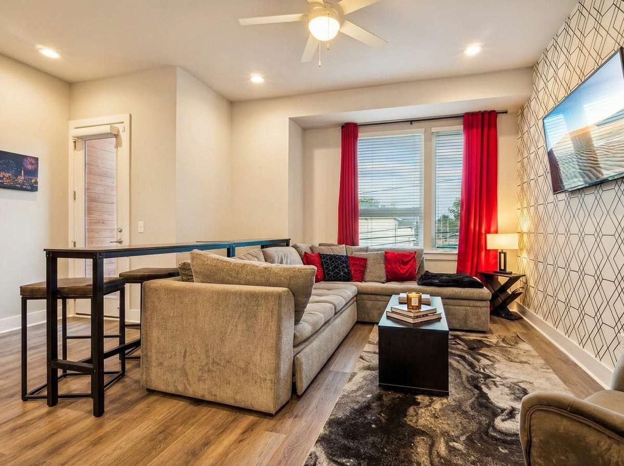 2135 24th Ave N #1387453P - Photo 3 of 50