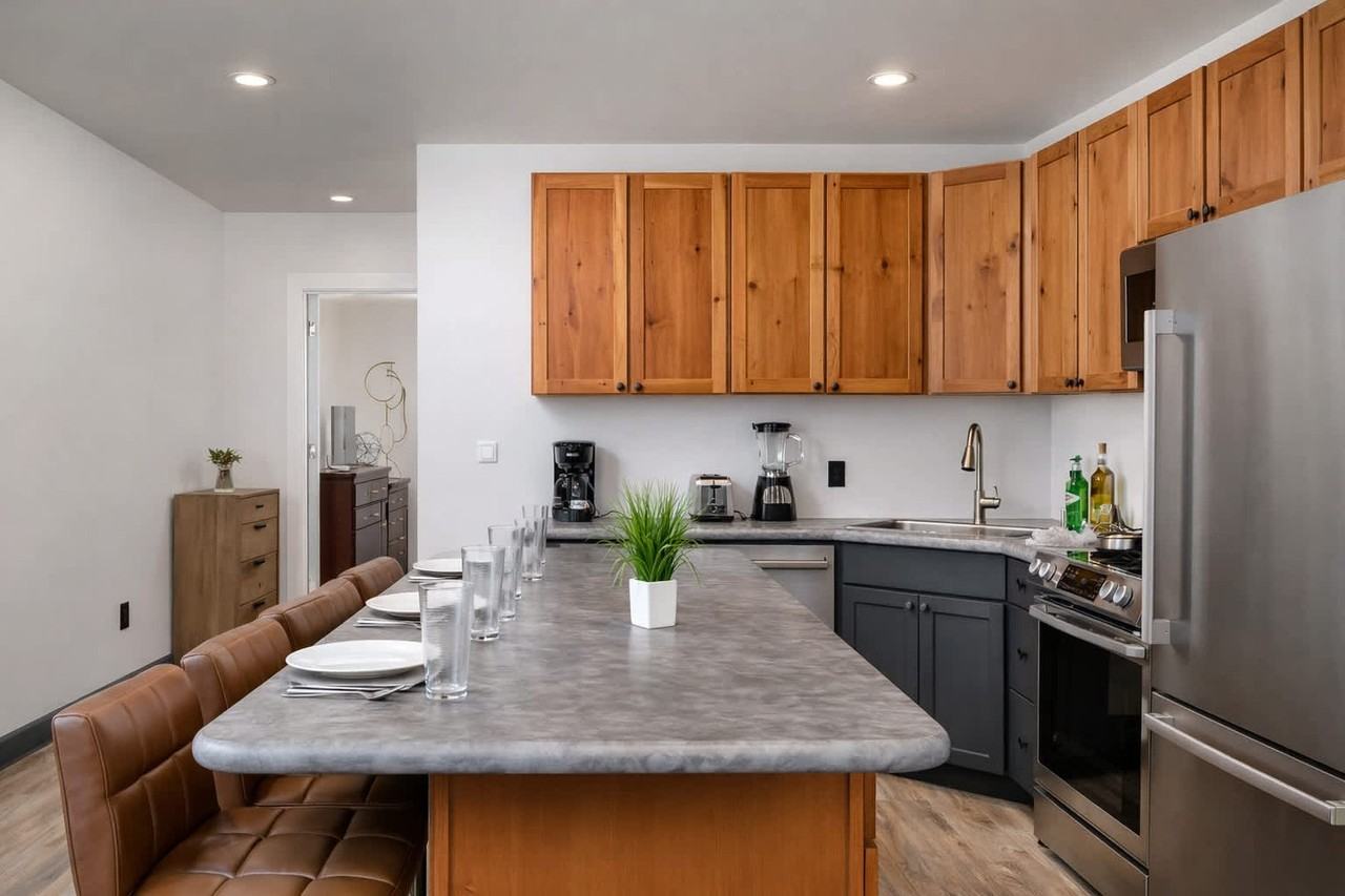 217 S Badger Ave #1387451P - Photo 3 of 14