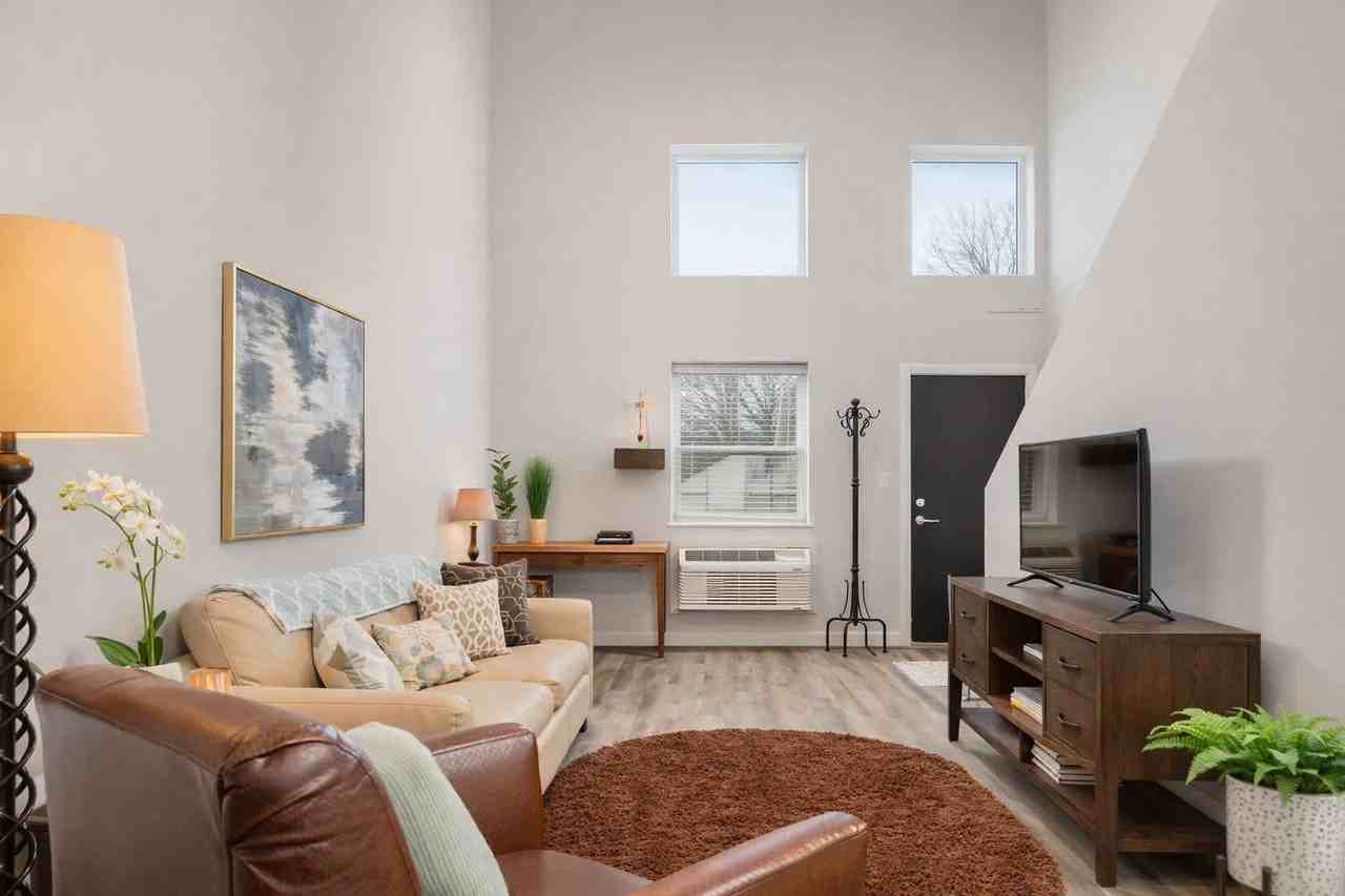 219 S Badger Ave #1387452P - Photo 2 of 11