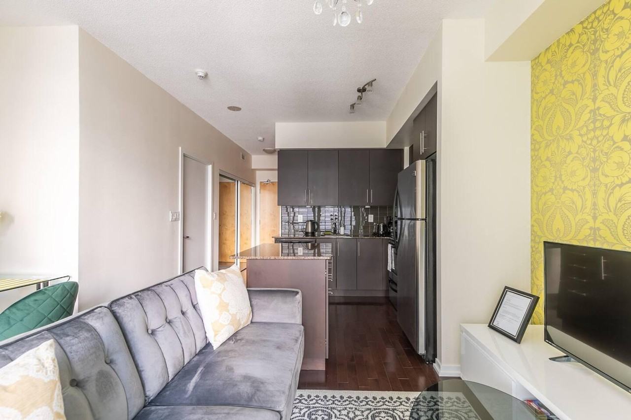 14D York St #1037046P - Photo 4 of 25