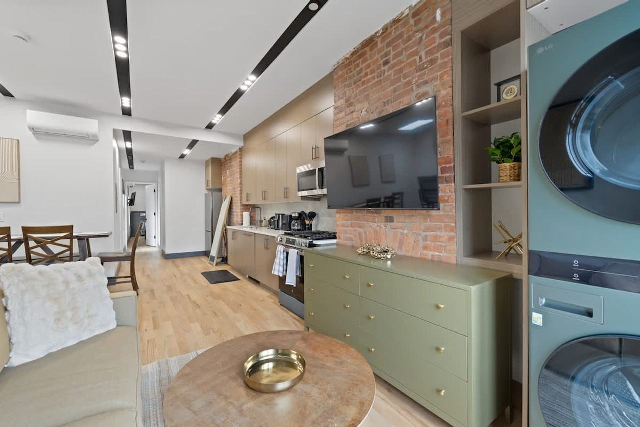 115 Franklin St #1470317P - Photo 4 of 32