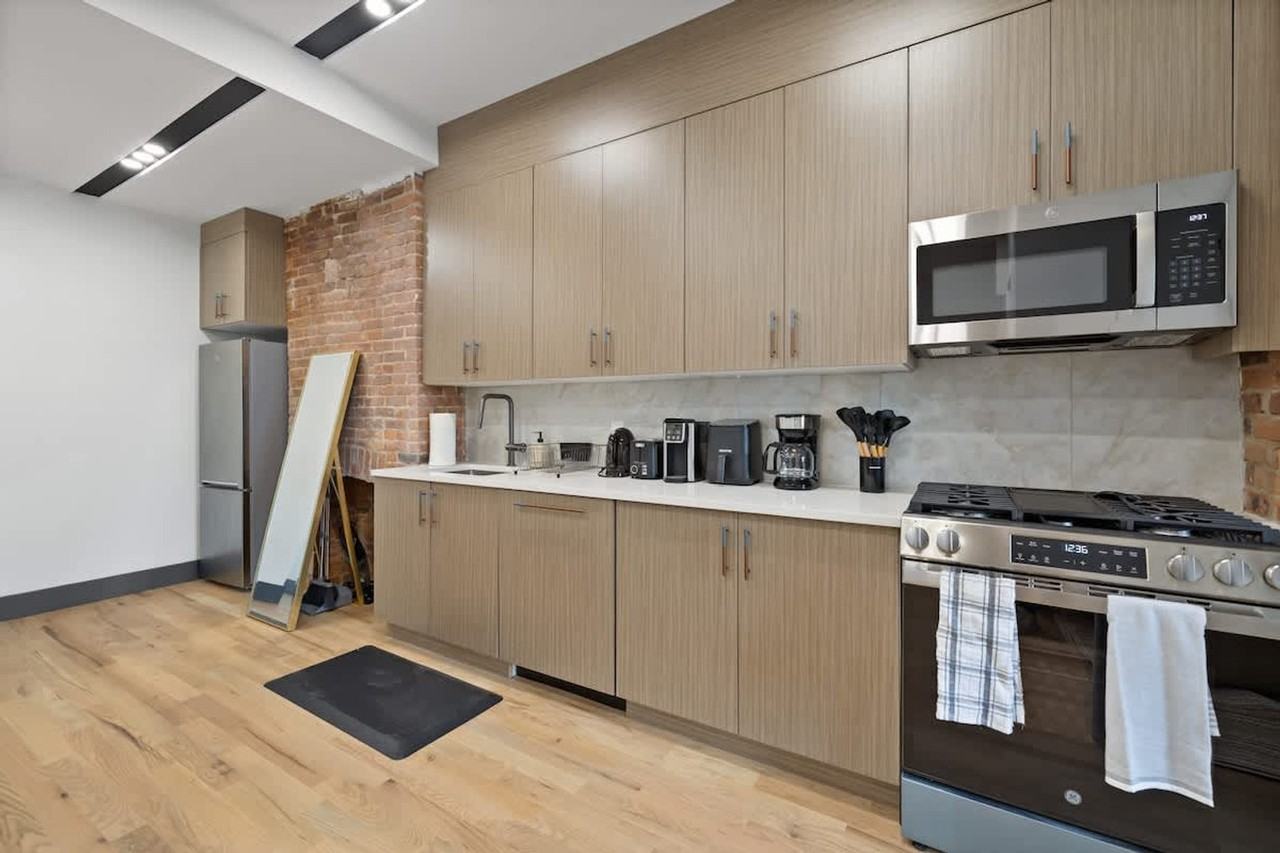 115 Franklin St #1470317P - Photo 6 of 32