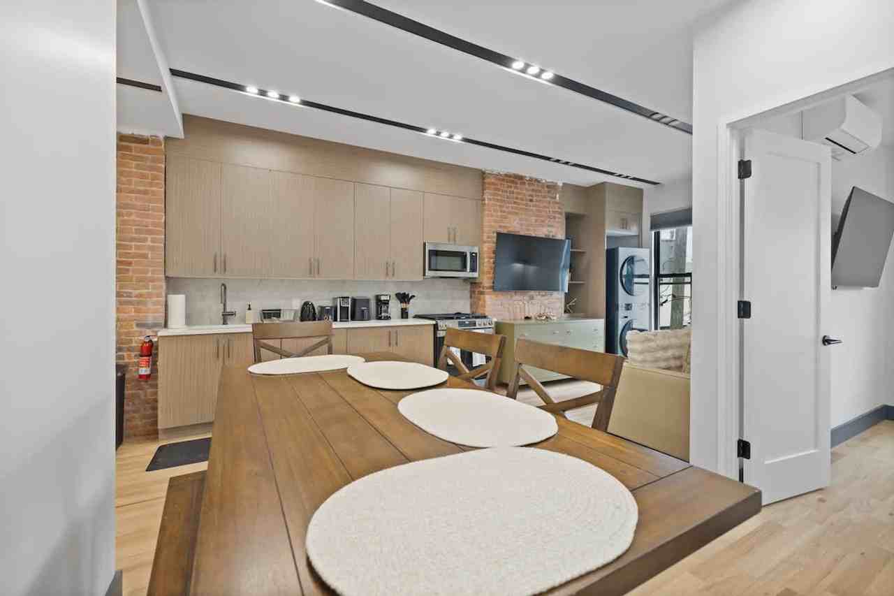 115 Franklin St #1470317P - Photo 7 of 32