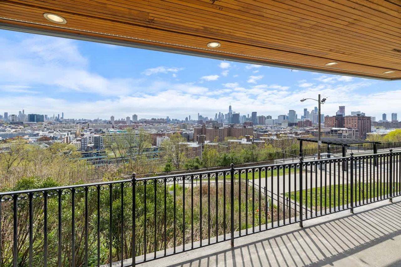 115 Franklin St #1470317P - Photo 6 of 24