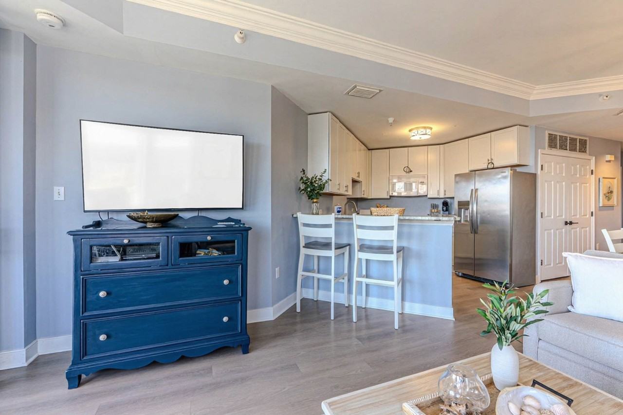 10 N Forest Beach Dr #1470517P - Photo 2 of 38