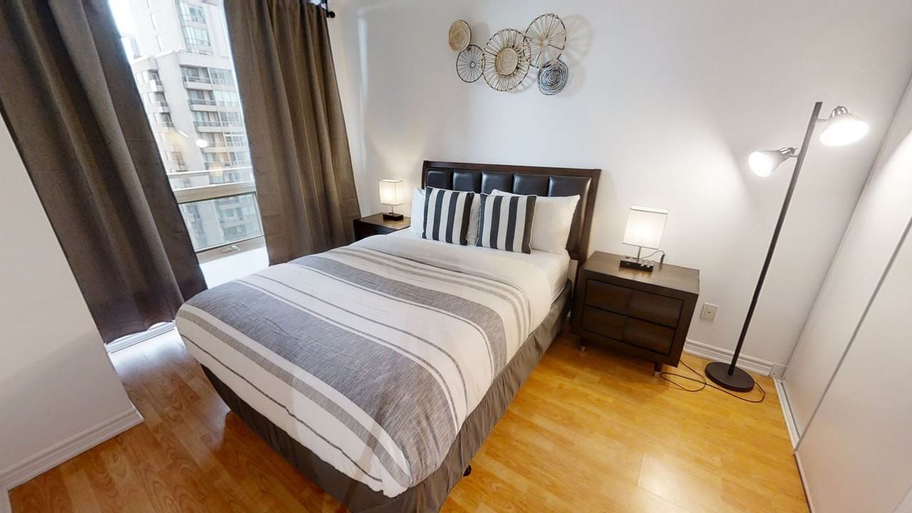 761 Bay St #1473119P - Photo 3 of 10