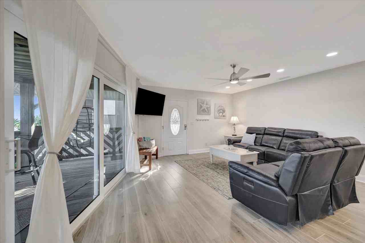 10 Gulf Blvd #1475816P - Photo 3 of 50