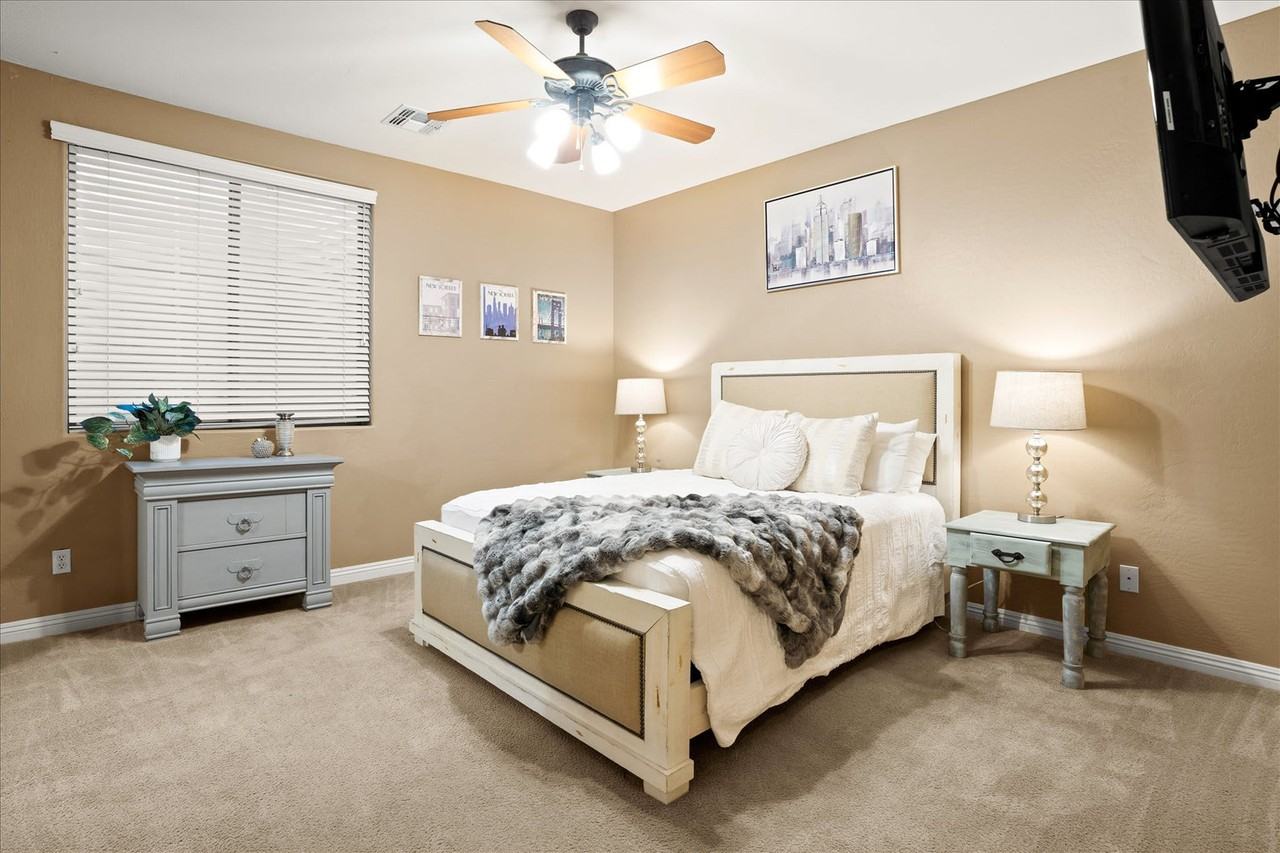 8429 W Northview Ave #1023380P - Photo 6 of 40