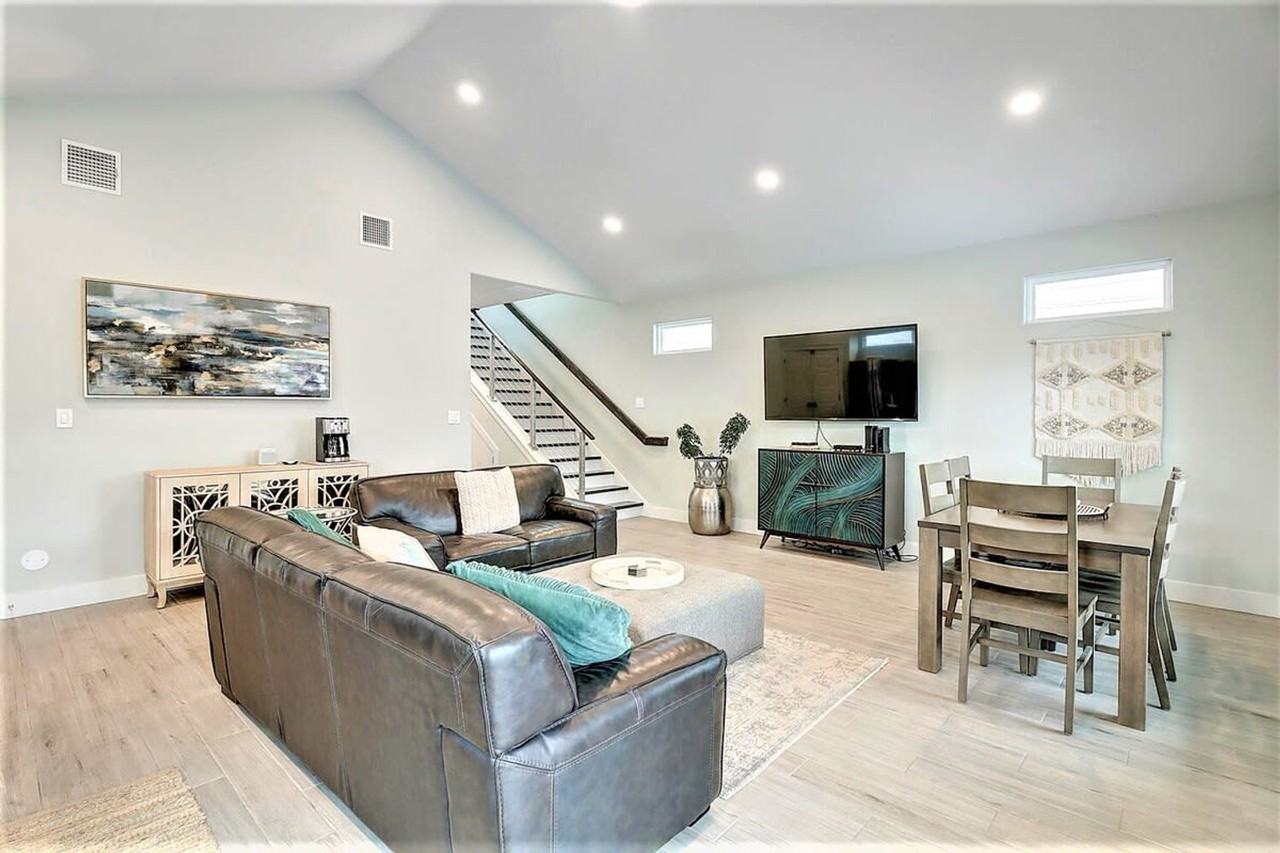 224 E Oaks Ave #1023164P - Photo 3 of 32