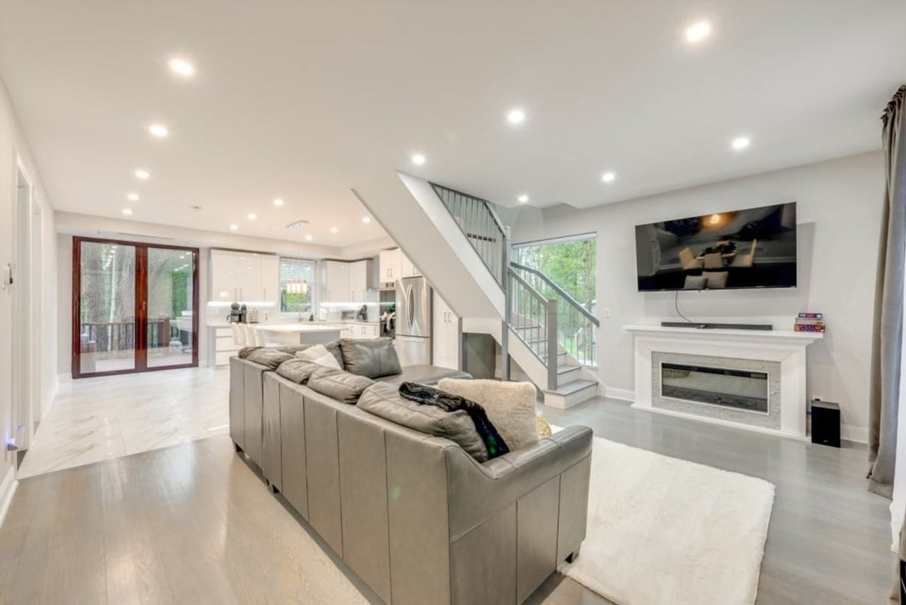 2135 Rosemont Dr #1490155P - Photo 4 of 50