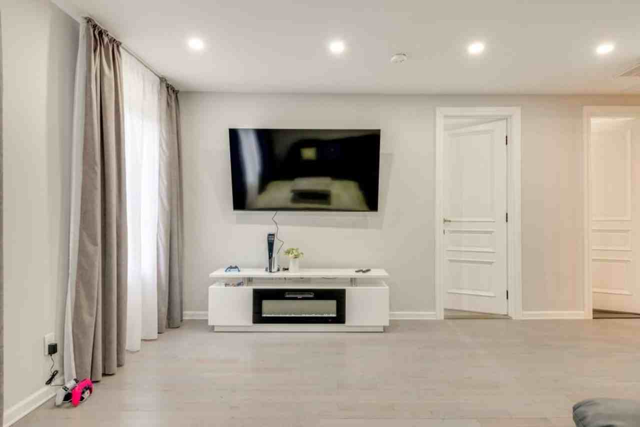 2135 Rosemont Dr #1490155P - Photo 5 of 50