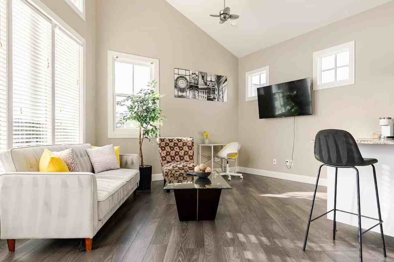 805 The High Rd #1492686P - Photo 3 of 22