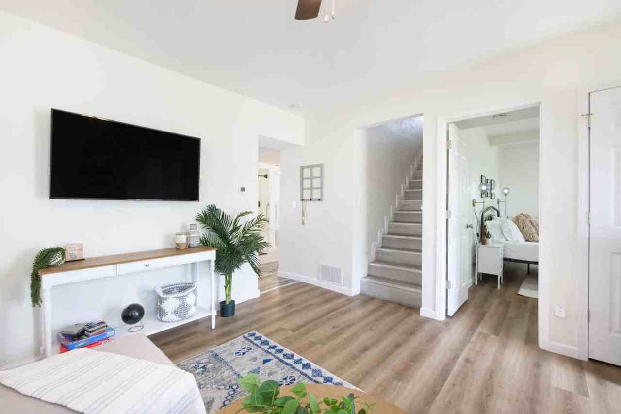 415 Short St #1496066P - Photo 4 of 50