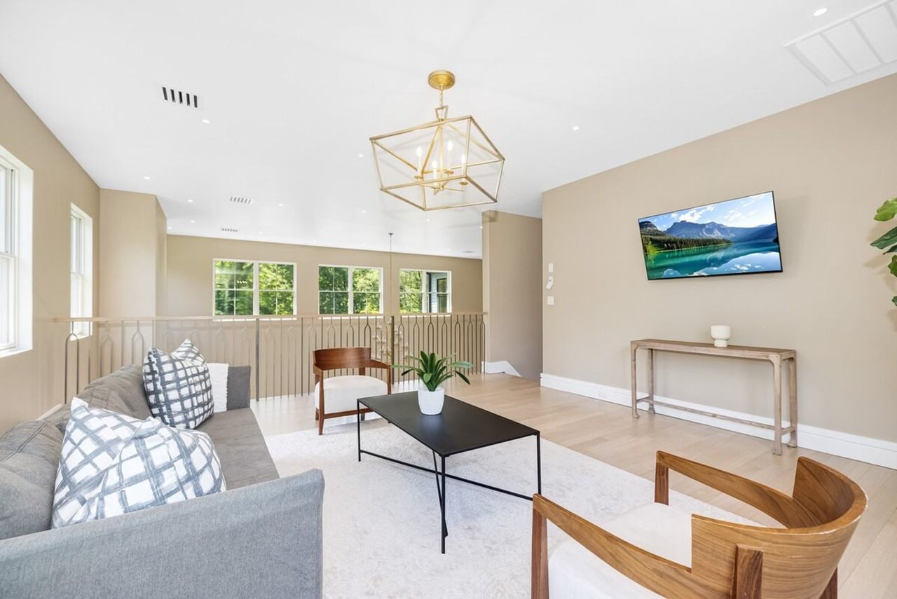 241 E Saddle River Rd #1495030P - Photo 6 of 50