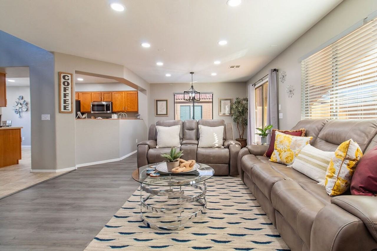 1387 E 10th Pl #1495038P - Photo 3 of 50