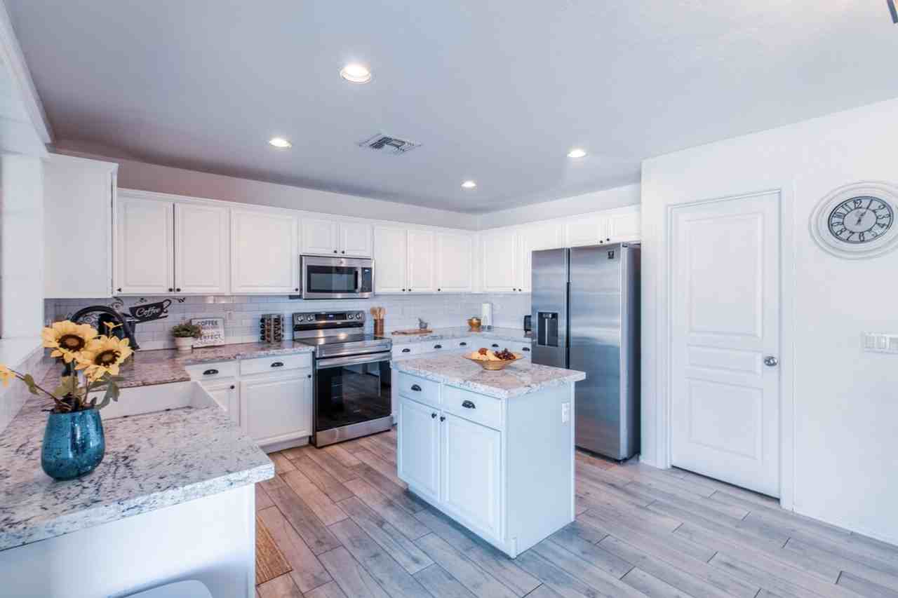 1550 N Desert Willow Ave #1495037P - Photo 3 of 48