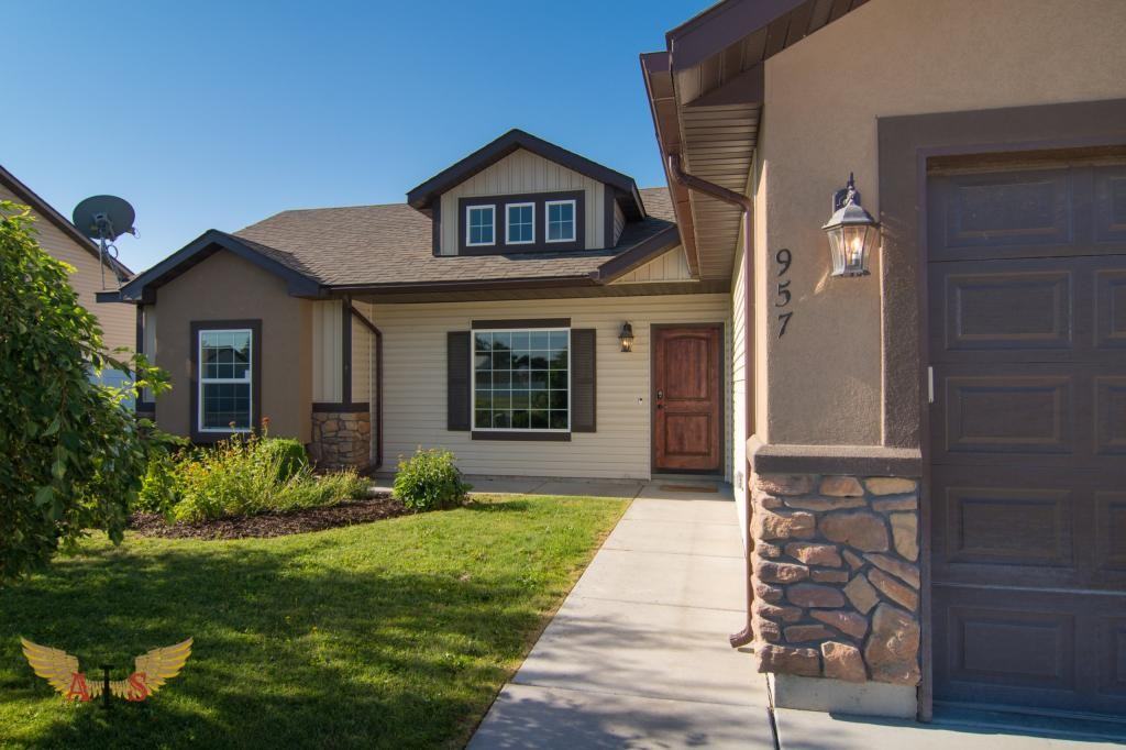 957 Bosero Way - Photo 2 of 32