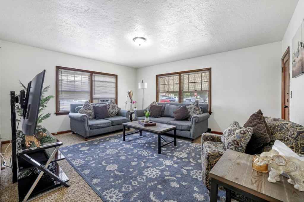 335 Gooding St N - Photo 4 of 22