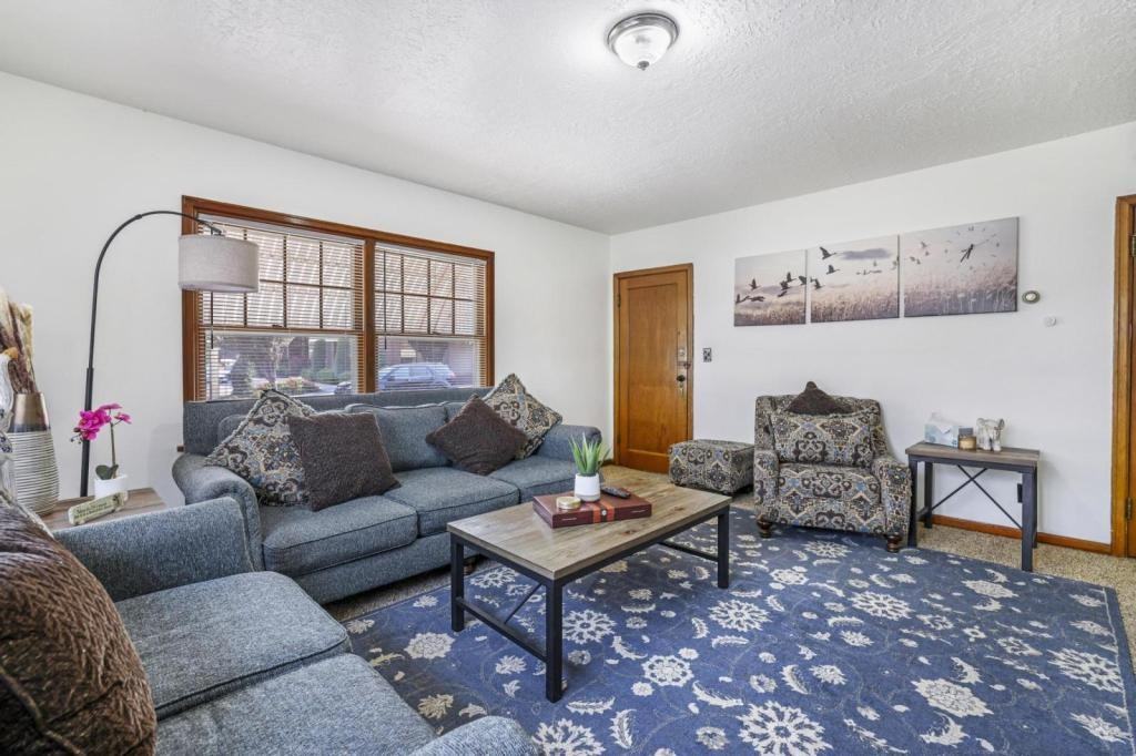 335 Gooding St N - Photo 5 of 22