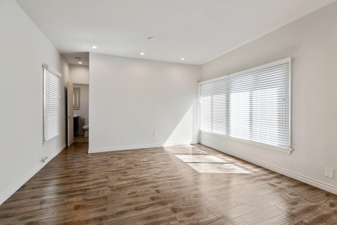 5135 Marathon Street #9 - Photo 5 of 7