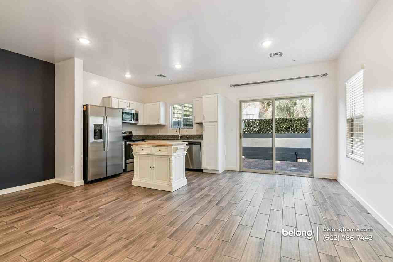 8192 N 22nd Dr - Photo 4 of 16