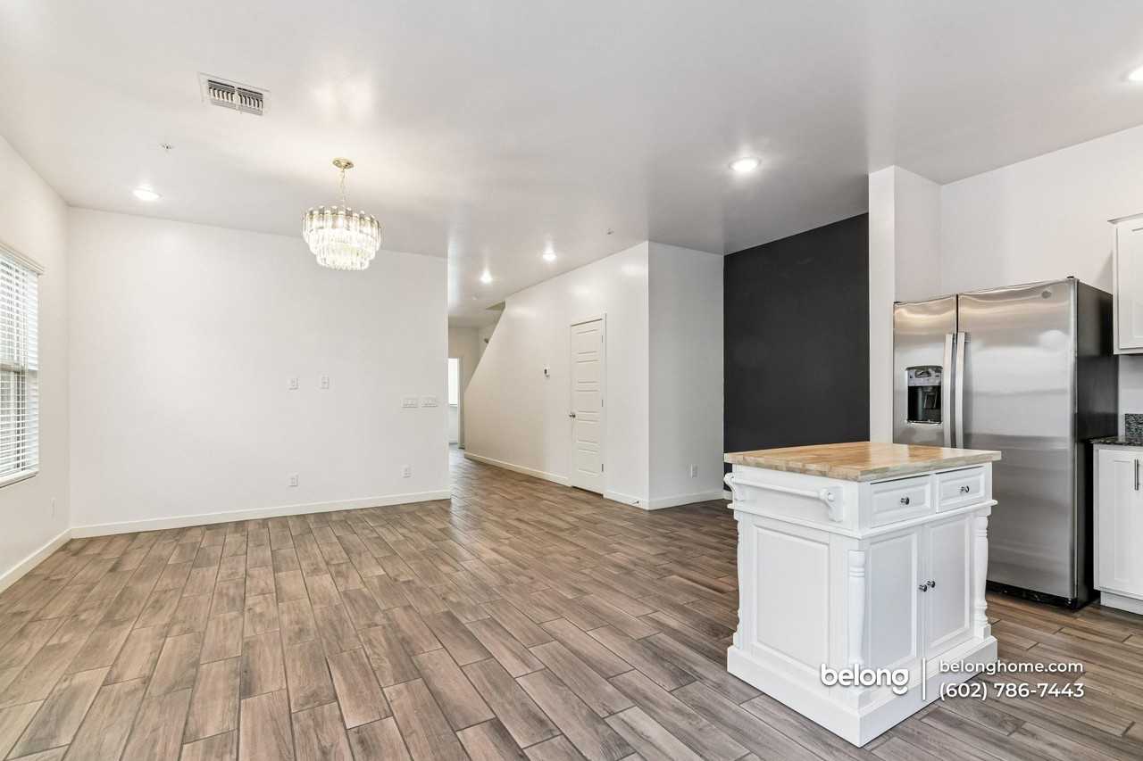 8192 N 22nd Dr - Photo 5 of 16