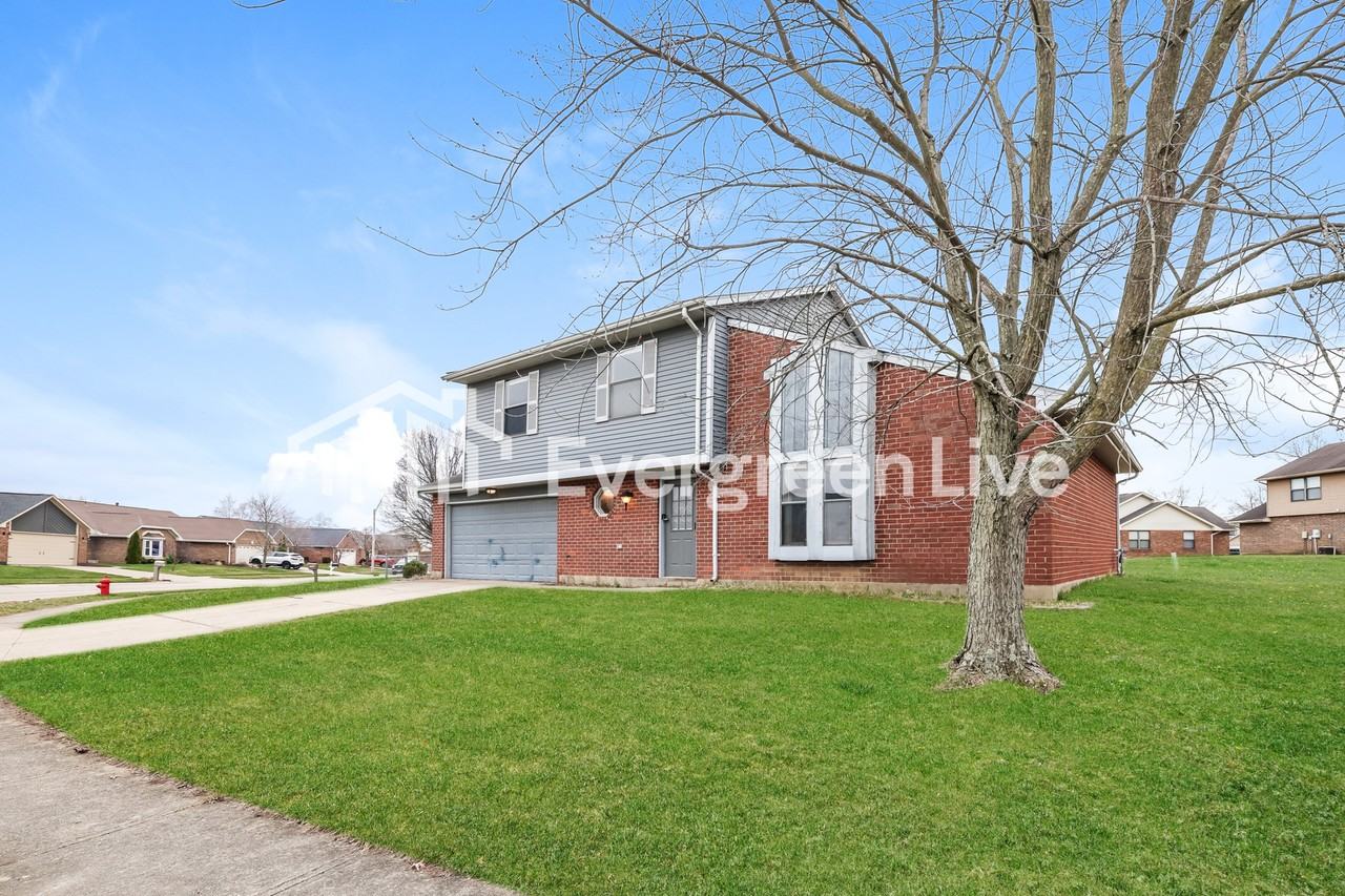 8678 Deer Chase Dr - Photo 2 of 15