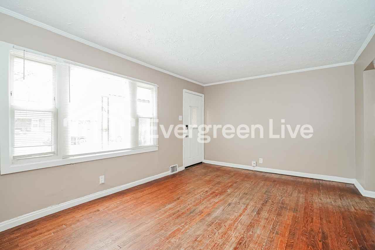 1379 Duxberry Ave - Photo 2 of 15