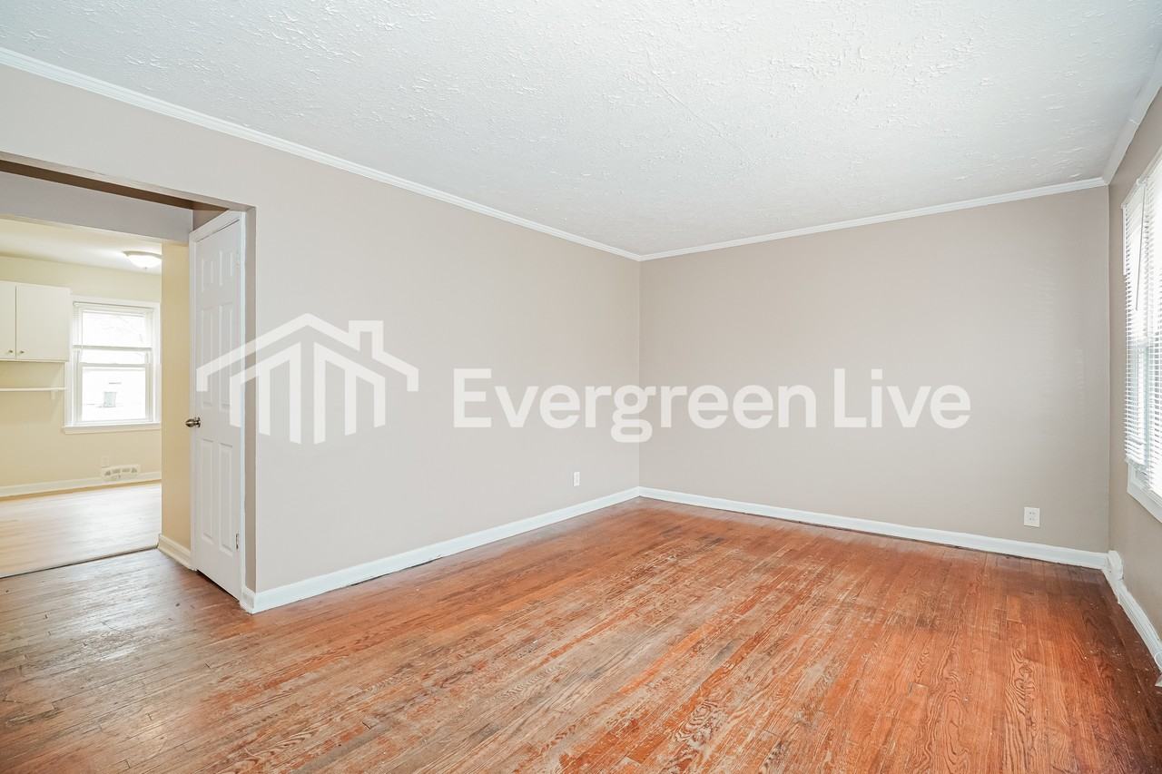 1379 Duxberry Ave - Photo 3 of 15