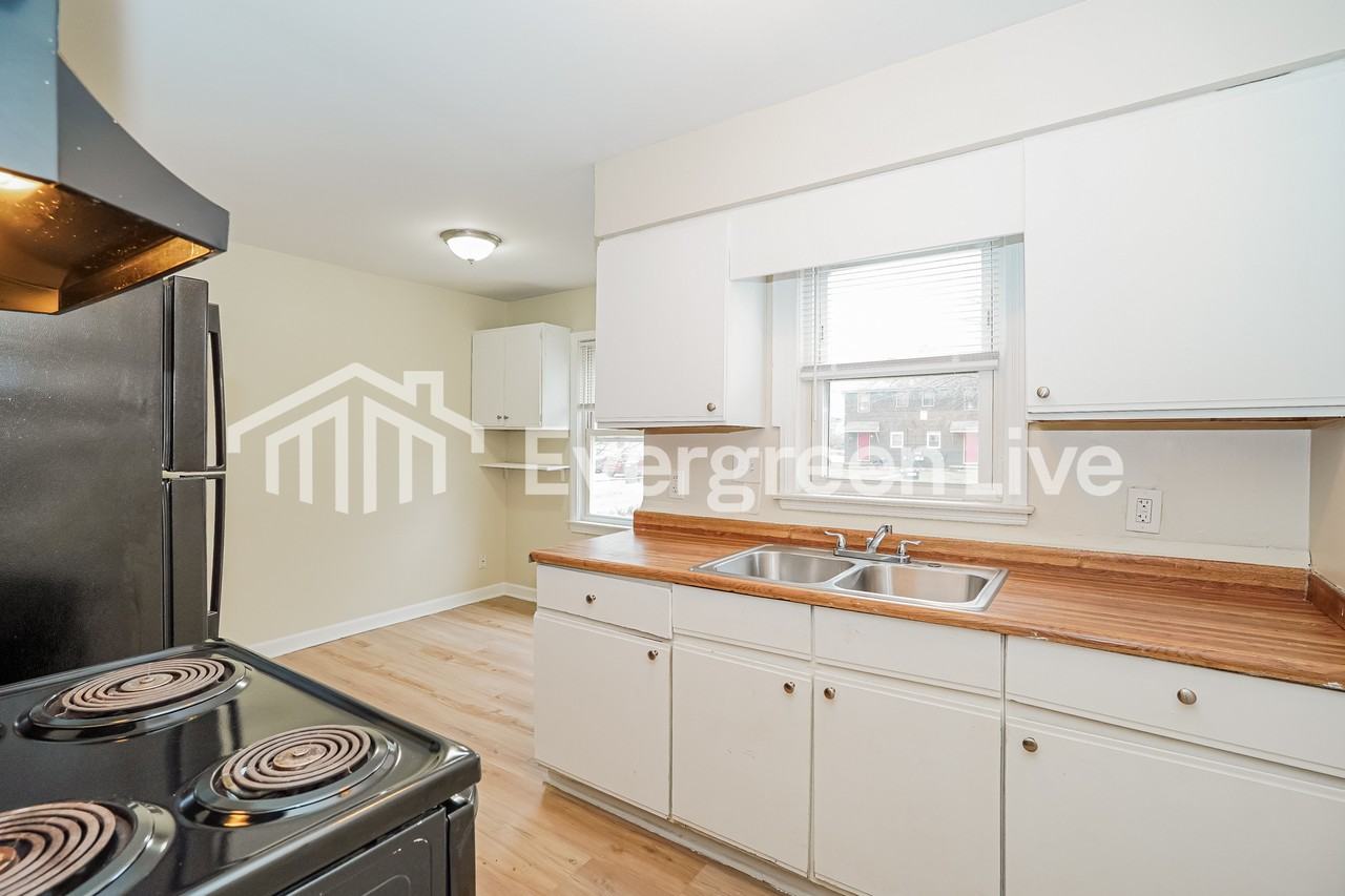 1379 Duxberry Ave - Photo 6 of 15