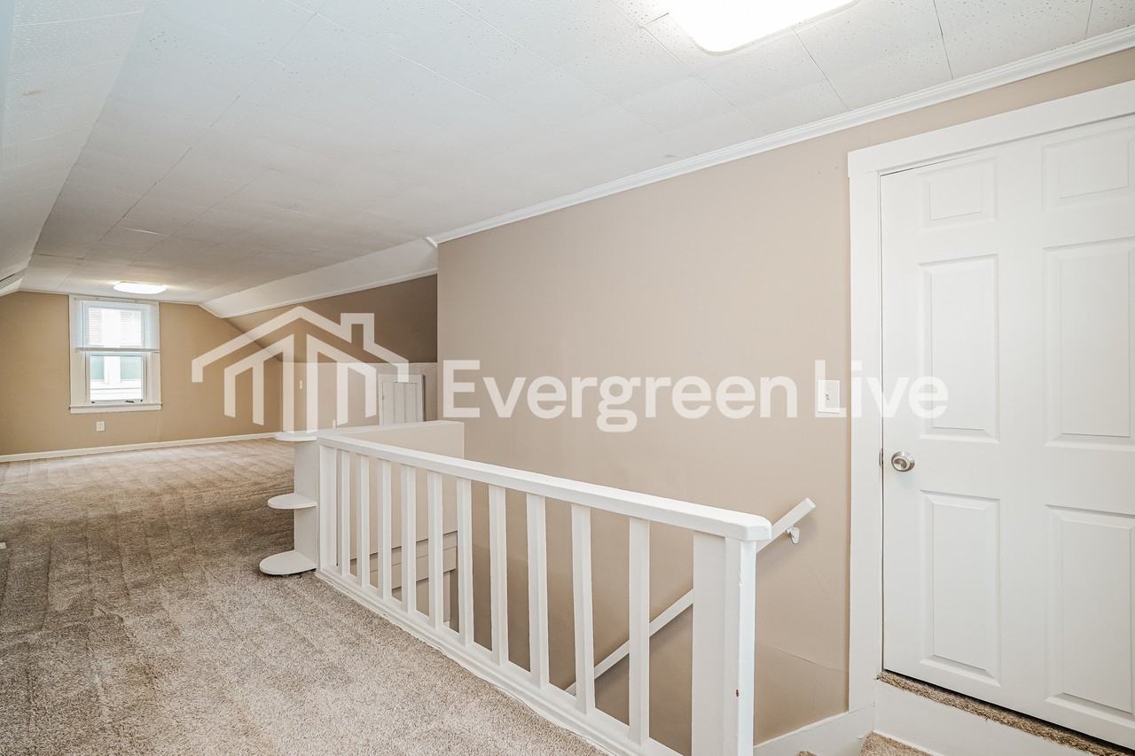 1379 Duxberry Ave - Photo 7 of 15