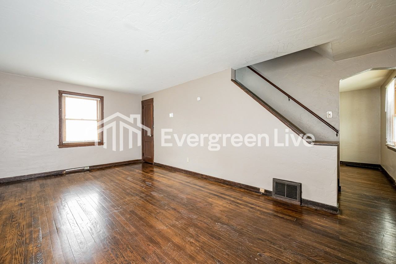 712 Lynda Ln - Photo 3 of 15