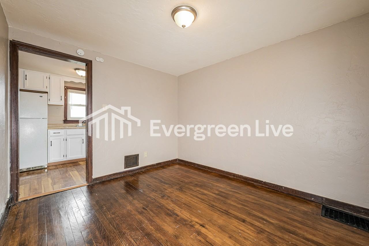 712 Lynda Ln - Photo 5 of 15