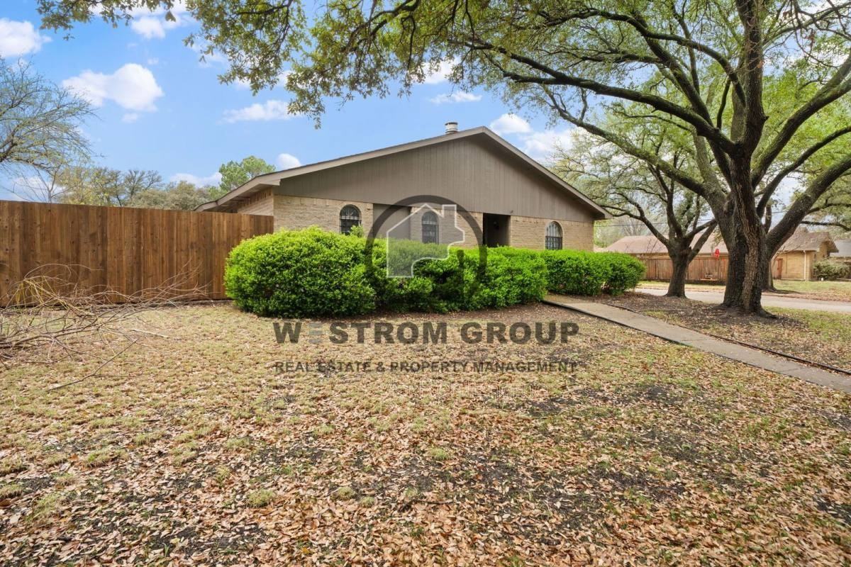 3817 Yosemite Dr - Photo 3 of 10
