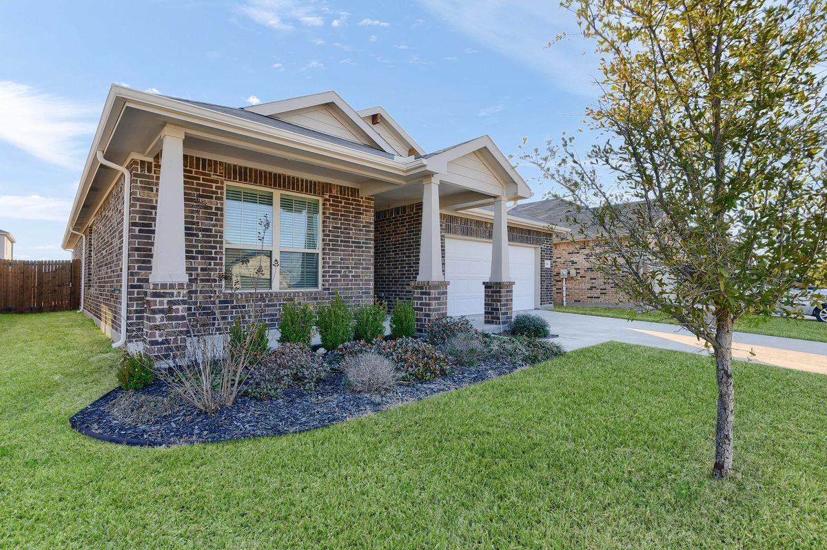 813 Billups Dr - Photo 2 of 36