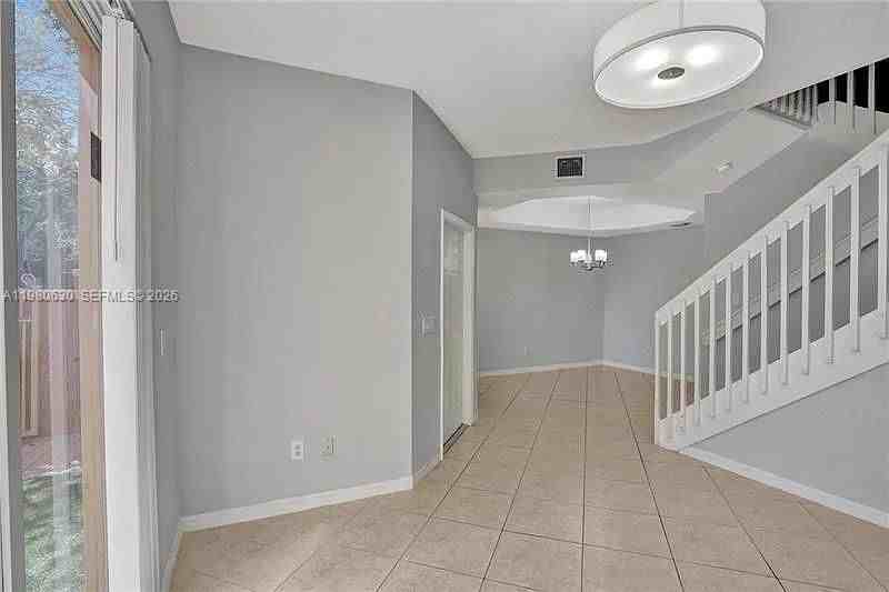 2325 Mariner Ct - Photo 3 of 8